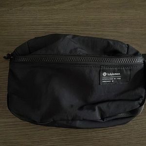 Lululemon clean lines belt bag